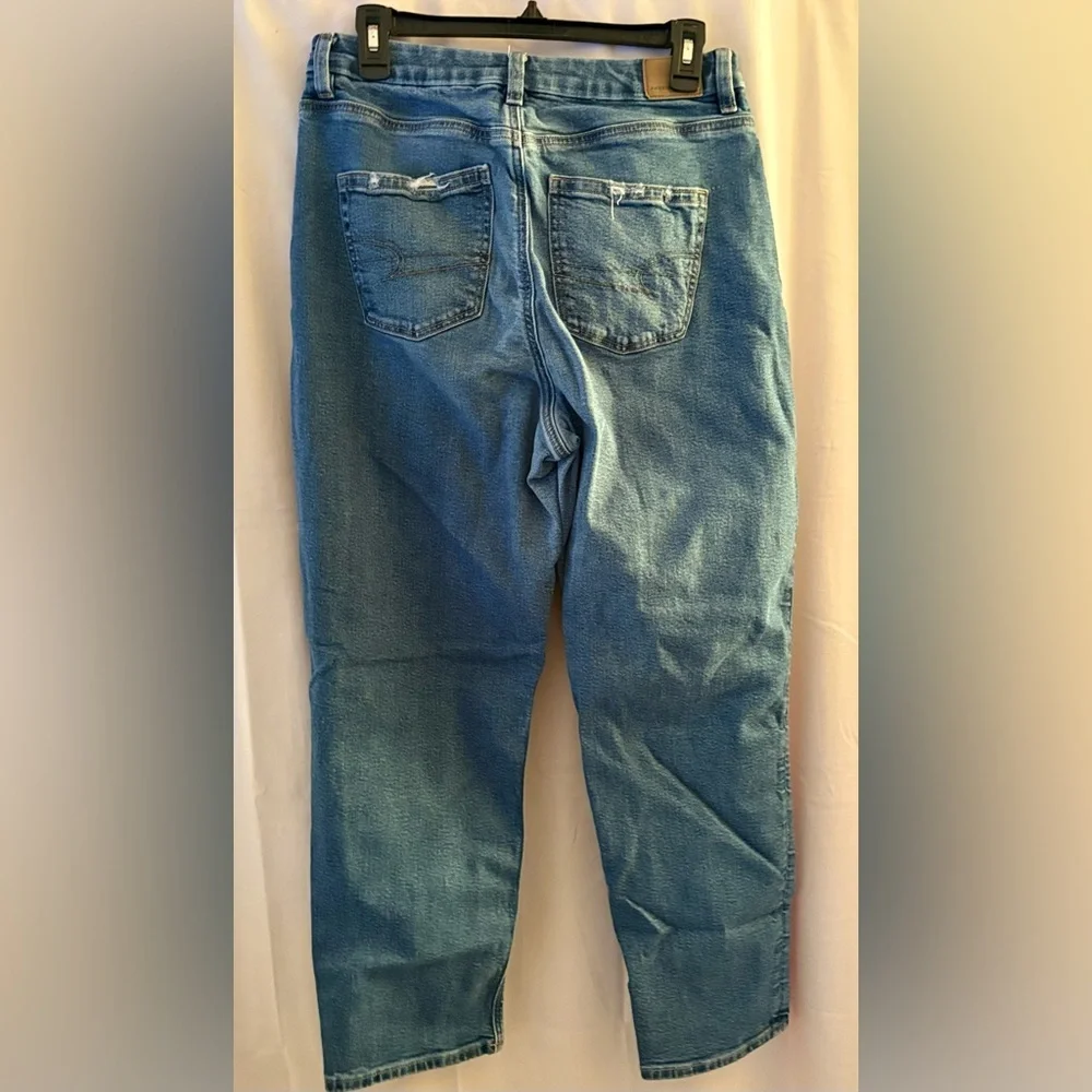 American Eagle Women’s Straight Leg Denim Jeans w/Distress Pocket Hems; Size 8 - Picture 2 of 6